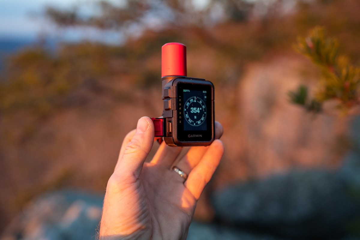 Showing the inReach Mini 3 SOS button