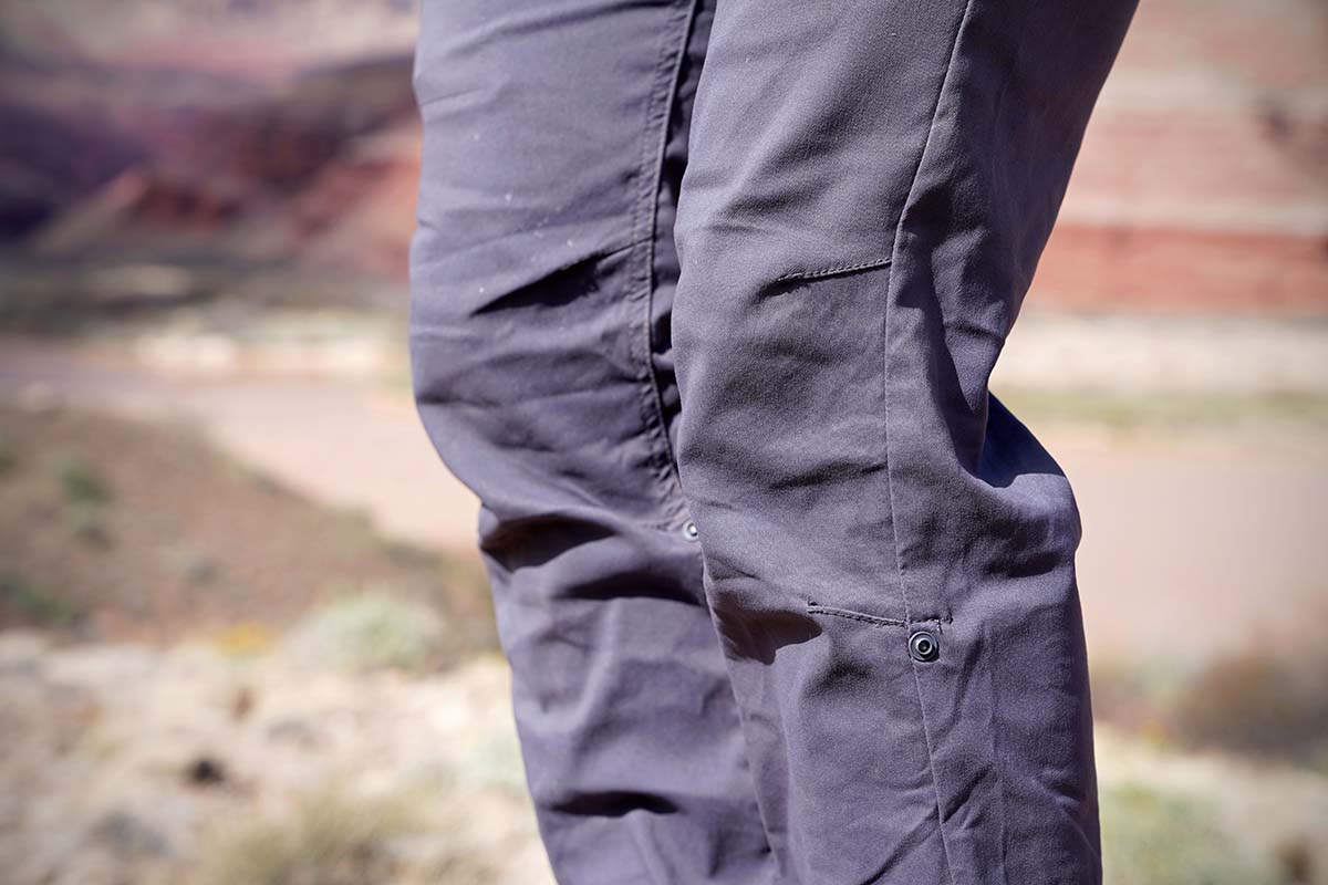 Articulated knees in a pair of hiking pants
