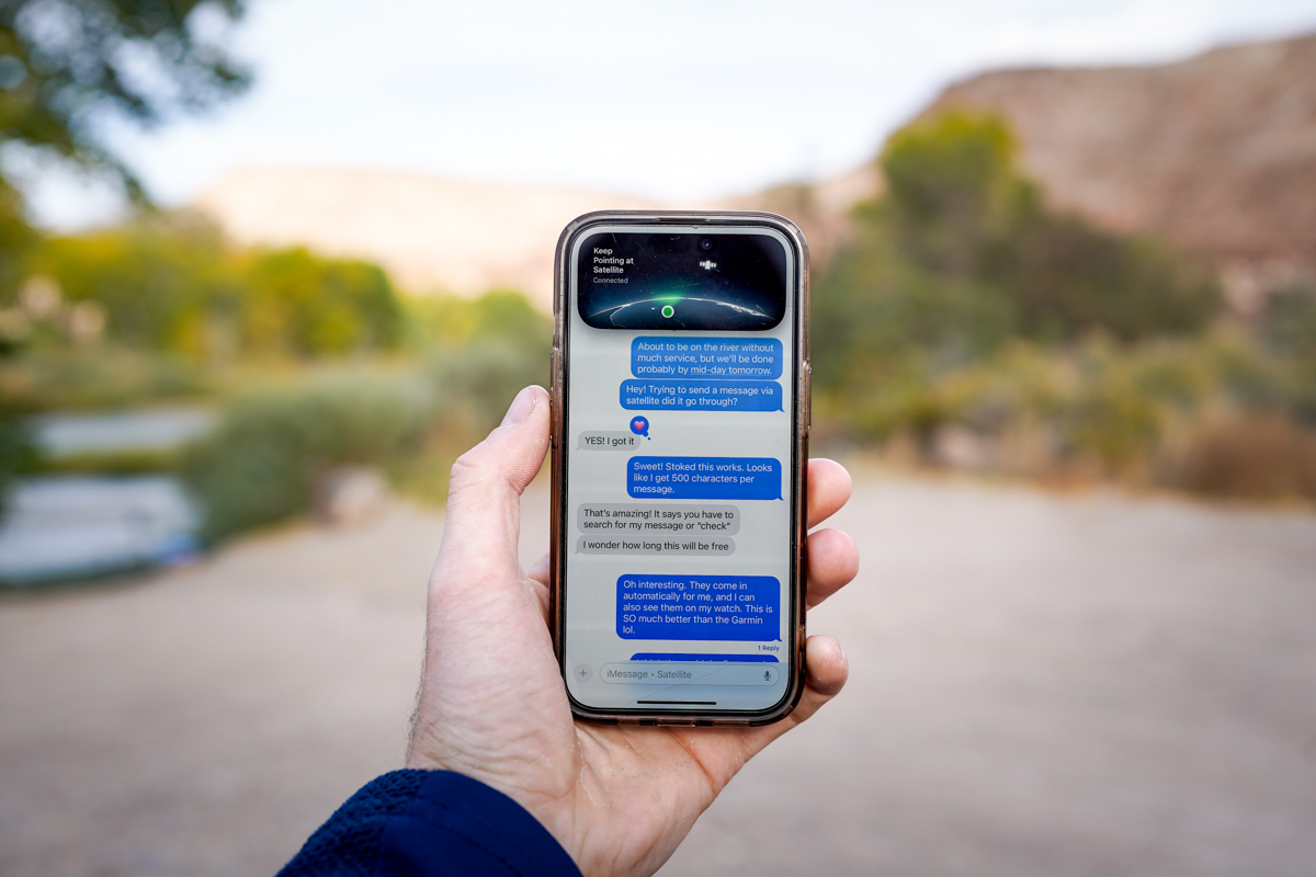 Using the iPhone 15's Satellite Messaging feature