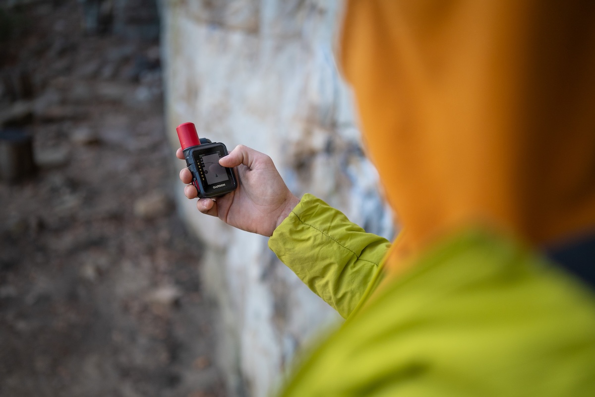 A man holding the Garmin inReach Mini 3